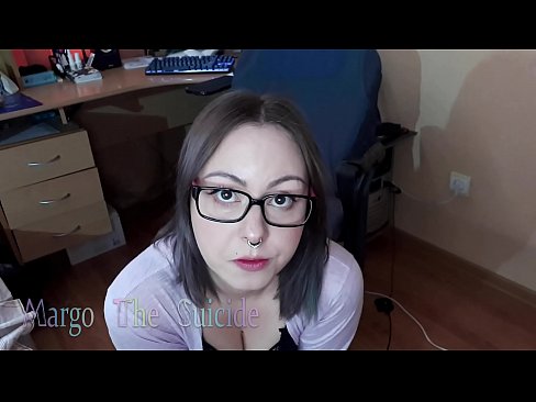 ❤️ Seksi djevojka s naočalama duboko siše dildo na kameri ️❌  Seks u pornografiji hr.sex00.top ❌❤